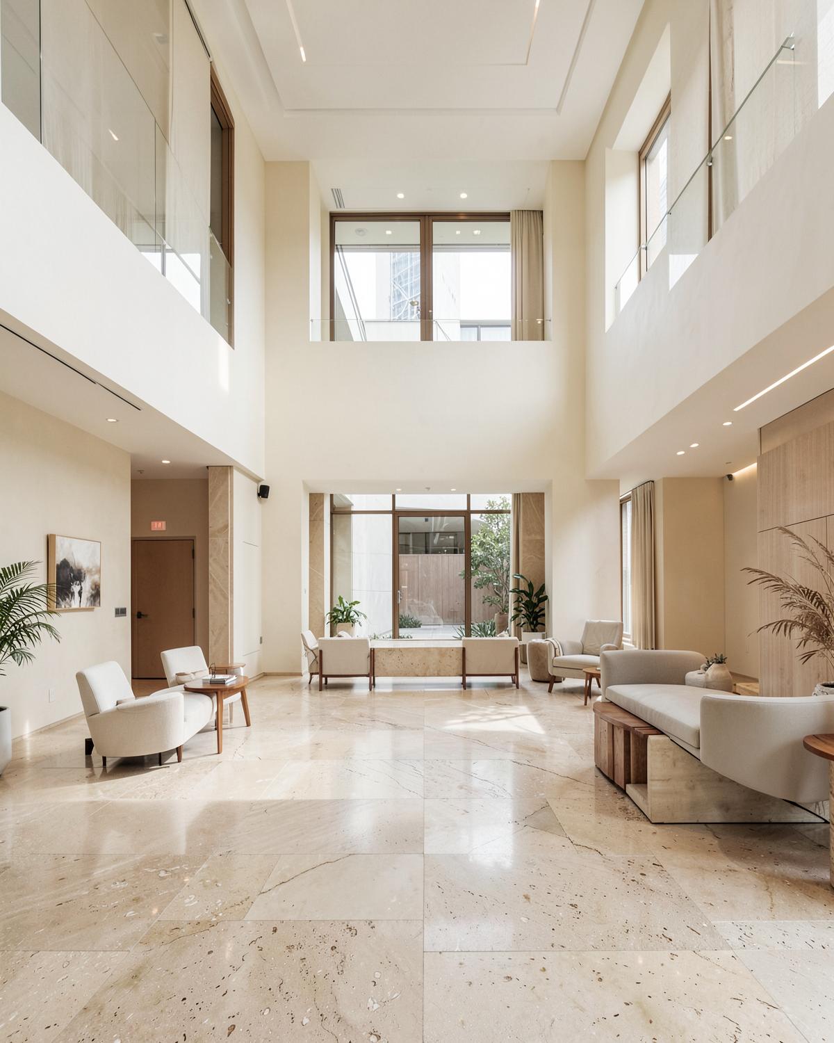 Hall a doppia altezza — Hospitality. Immagine dimostrativa temporanea.