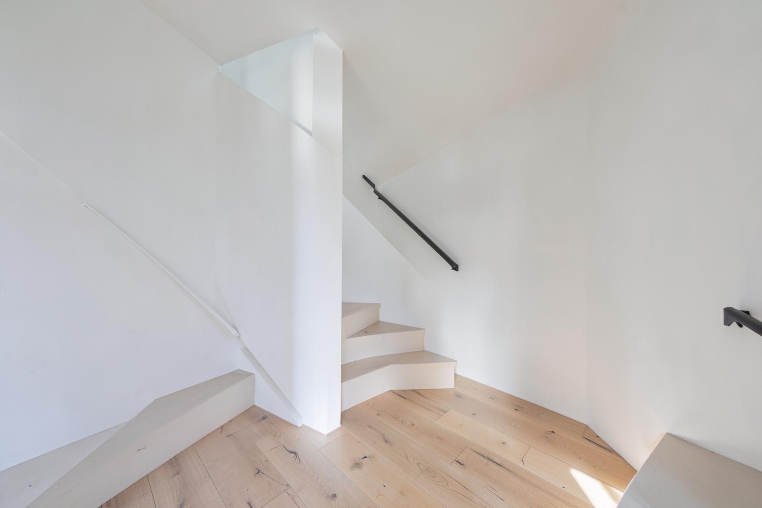 Scala interna — Interni. Immagine dimostrativa temporanea.